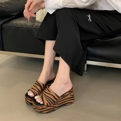 XUỒNG XUON08